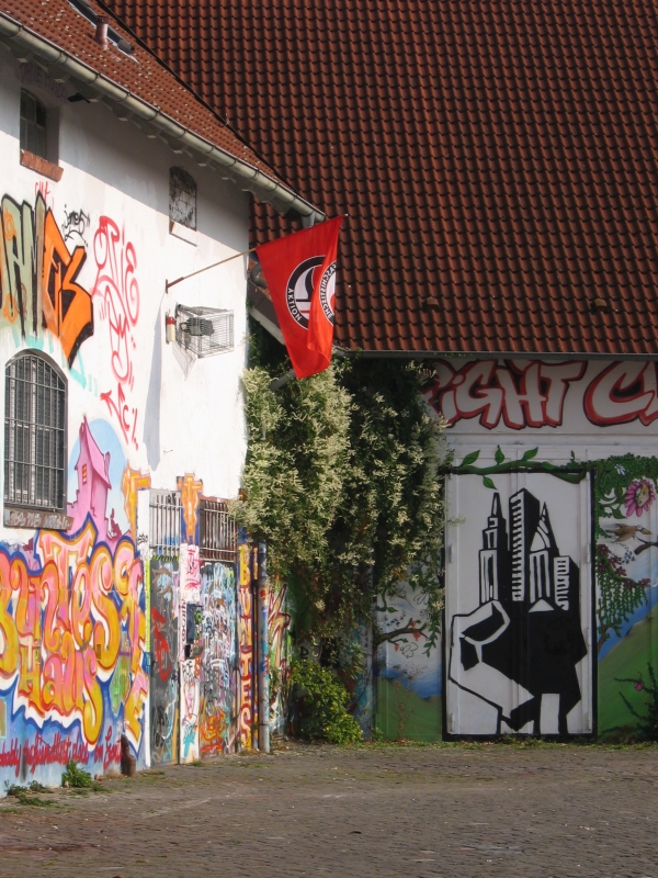 2005.09.Buntes.Haus.Aussenansicht.jpg