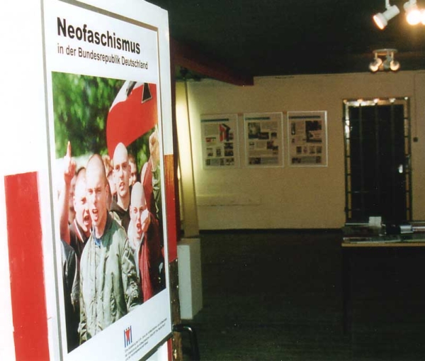 2002.02.11.VVN.Neofaschismus.Ausstellung.01.jpg