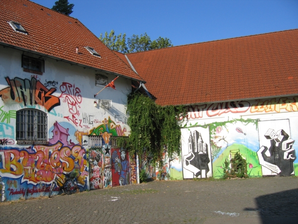 2008.05.07.Buntes.Haus.Aussenansicht.jpg